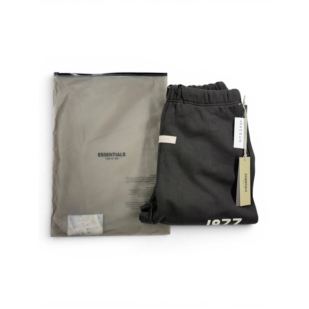 NWT FOG Essentials Joggers Black MEDIUM - Picture 4 of 4